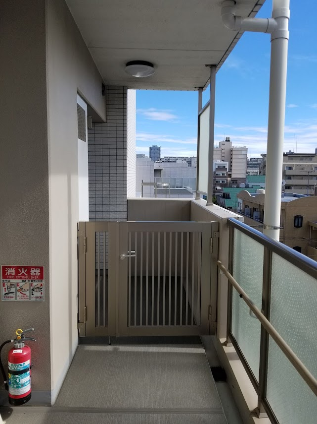 プレミスト東陽町の角部屋の外廊下