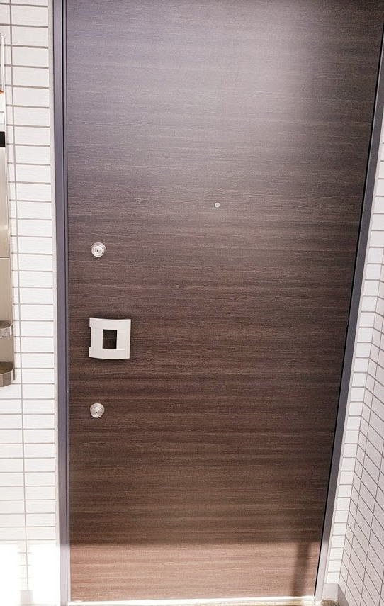 プレミスト東陽町の玄関のドア